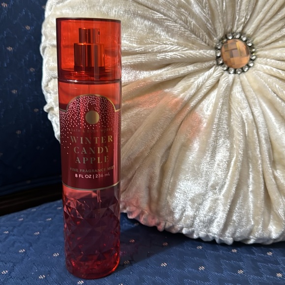 BATH & BODY WORKS SET. . . WINTER CANDY APPLE SCENT - Picture 3 of 6